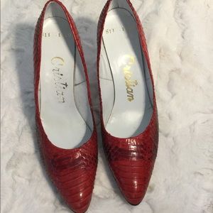 Beautiful Red Snakeskin Heels 👠 Size 4.5